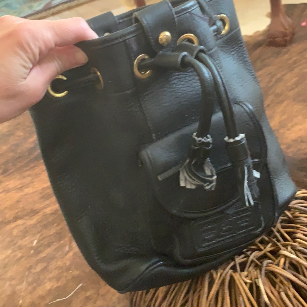 Crossbody bucket